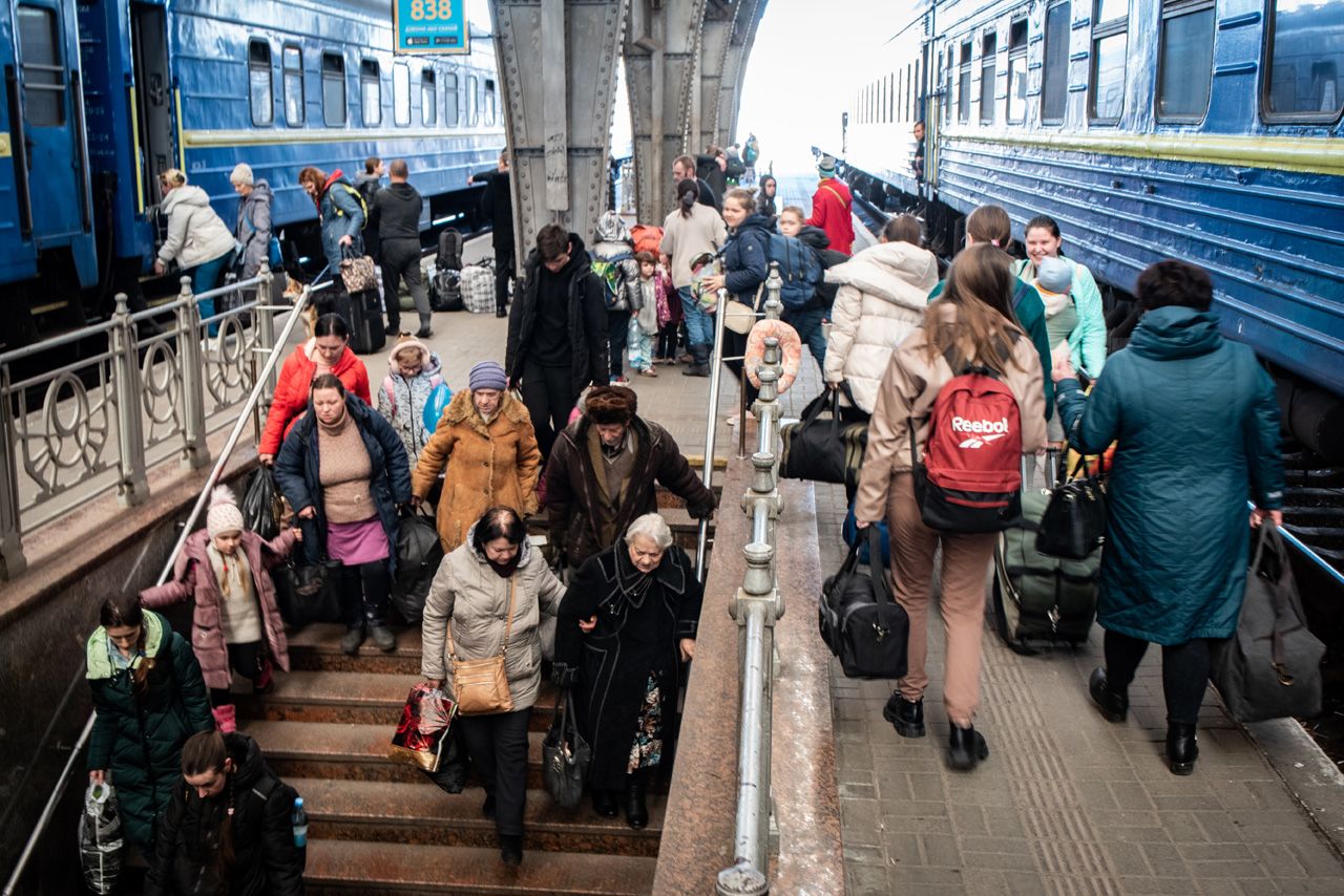 An evacuation train from the city of Kramatorsk in Donetsk Province, eastern Ukraine arrives at Lviv station. The new arrivals told NRC staff that they were exhausted and traumatised after up to four weeks spent mainly in basements and bomb shelters. ©Christian Jepsen/NRC