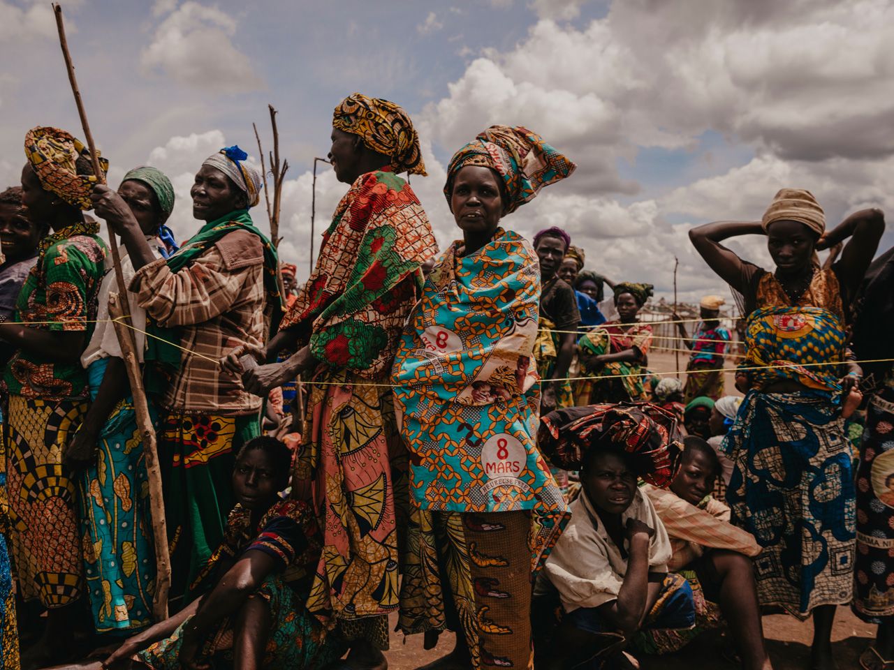 Displaced families in Plaine Savo camp, Ituri province, the Democratic Republic of Congo. From the end of 2021 into early 2022, there was an escalation of targeted attacks by armed groups against displaced civilians. ©Hugh Kinsella Cunningham/NRC