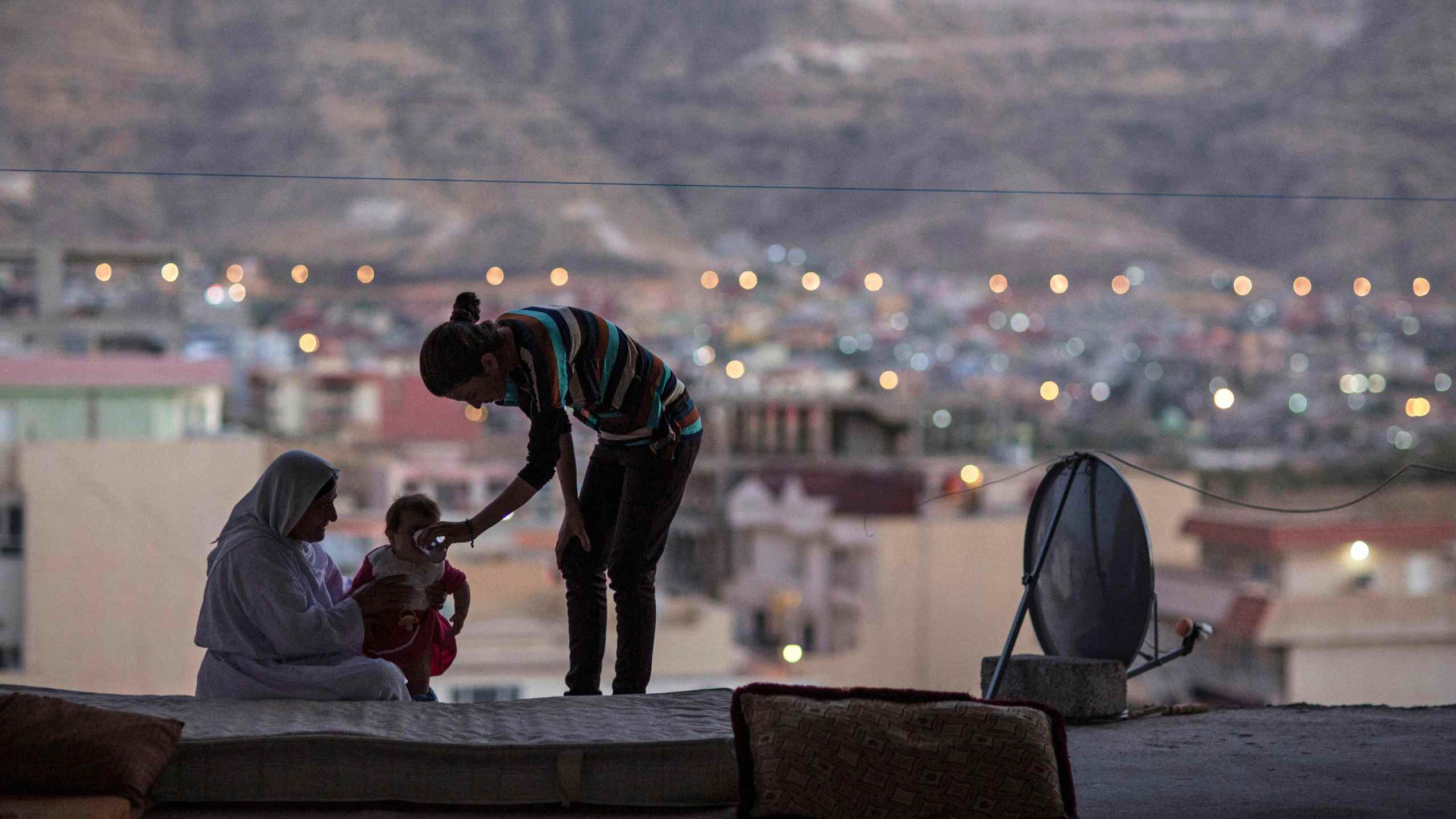 A displaced family in Dahuk, Iraq in the run-up to winter. (OCHA/Iason Athanasiadis)